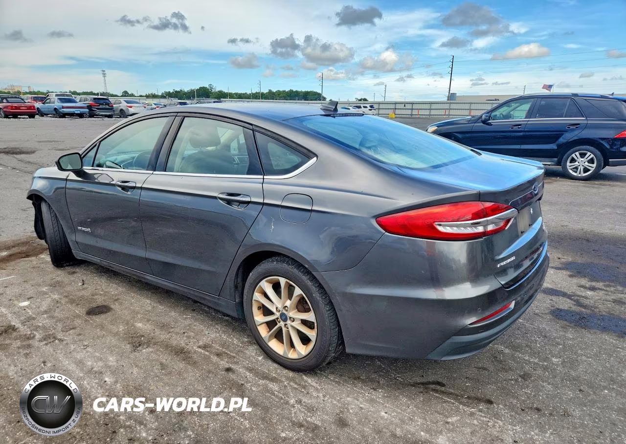 2019 Ford Fusion Se VIN:3FA6P0LU3KR225493 - 2
