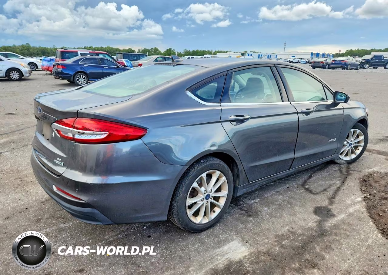 2019 Ford Fusion Se VIN:3FA6P0LU3KR225493 - 3
