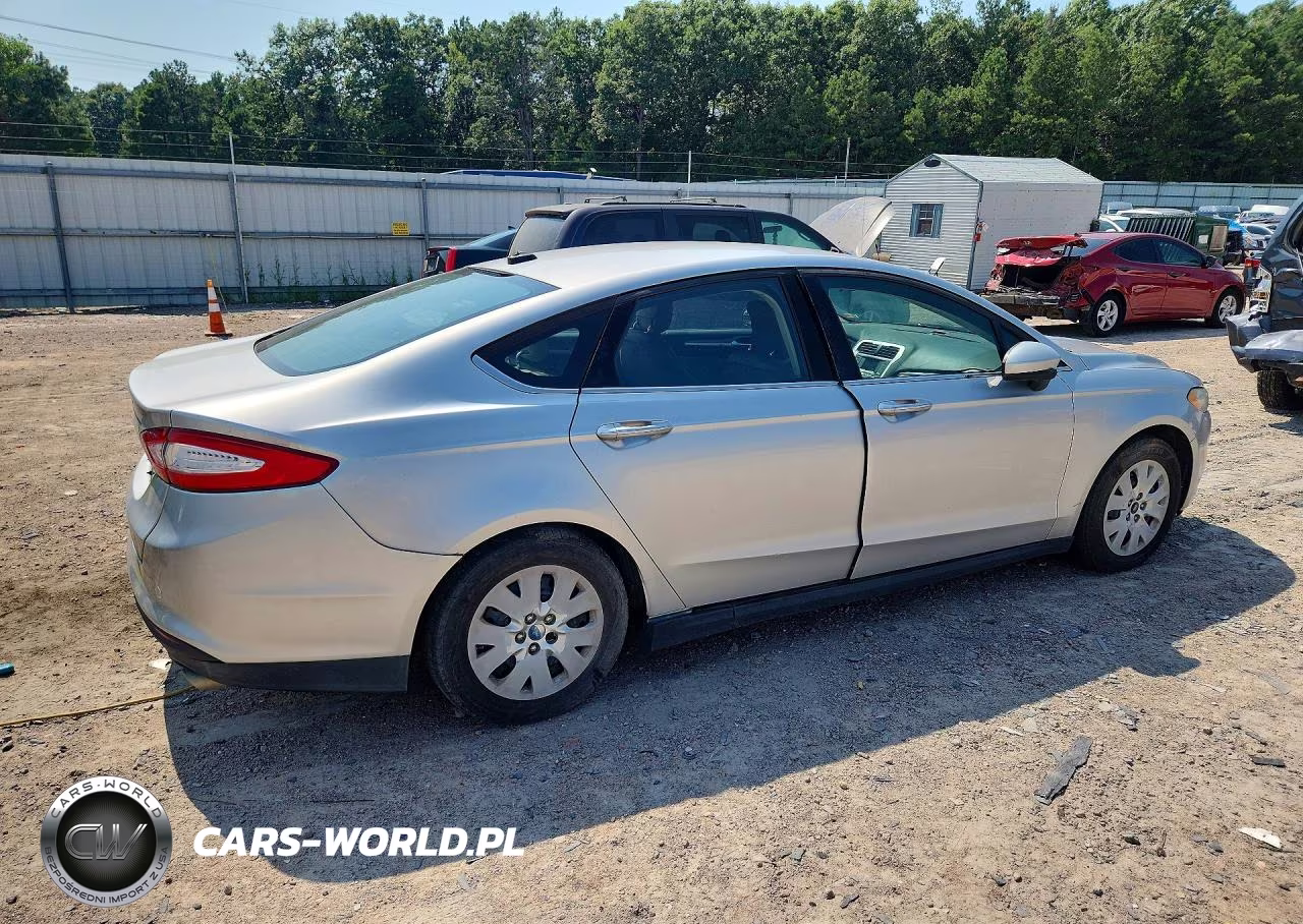 2013 Ford Fusion S VIN:3FA6P0G73DR138572 - 3
