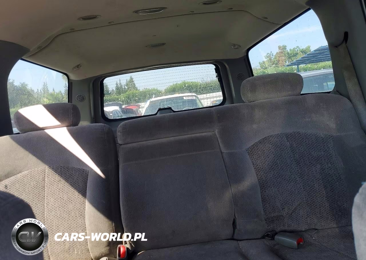 2000 Chevrolet Suburban K2500 VIN:3GNGK26U4YG224062 - 10