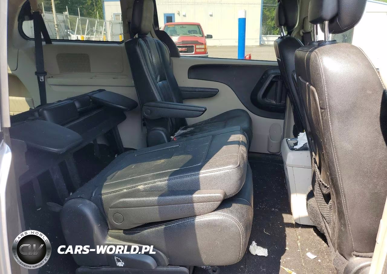 2016 Chrysler Town & Country Touring VIN:2C4RC1BG2GR298100 - 11