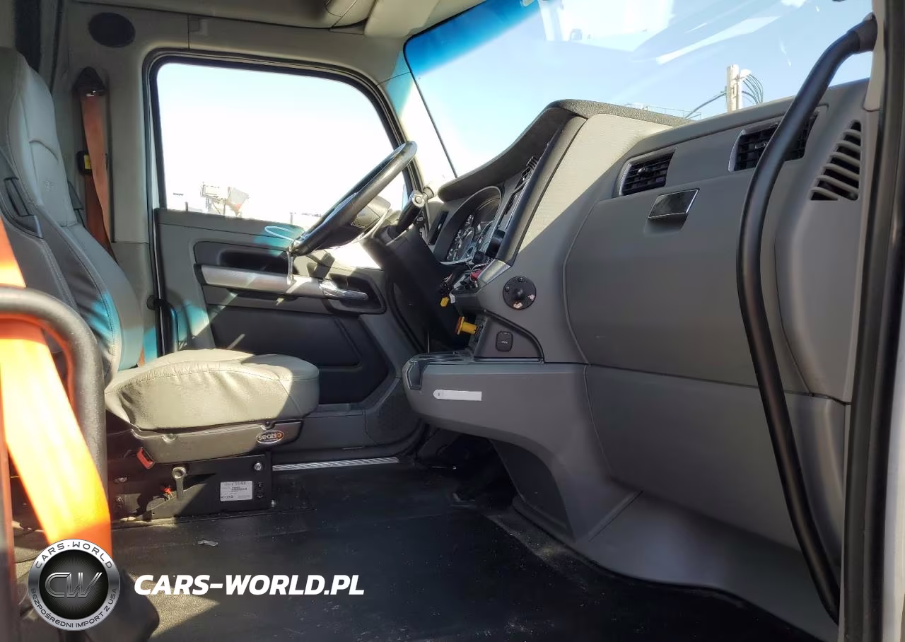 2020 Kenworth T680 Semi Truck VIN:1XKYD49X7LJ311488 - 5