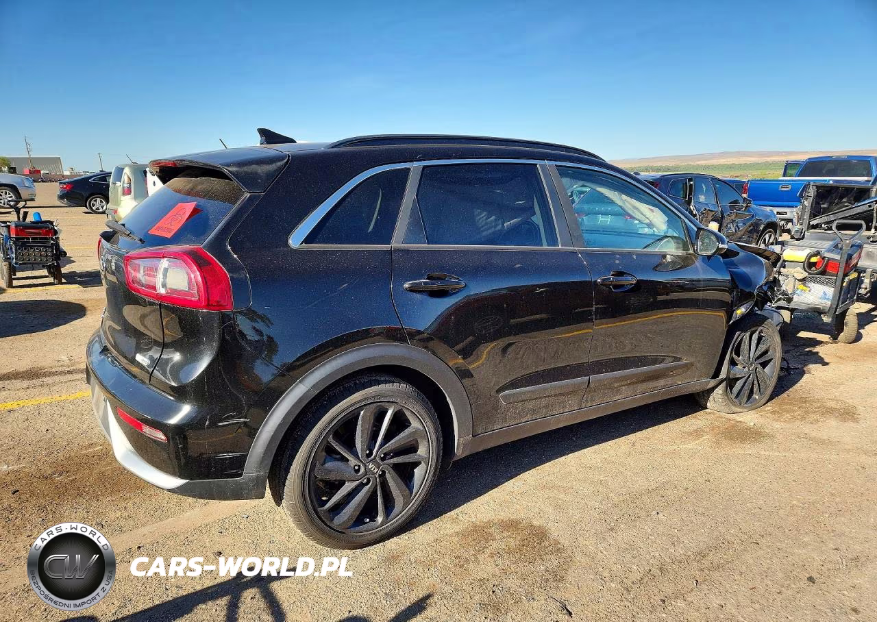 2019 Kia Niro S Touring VIN:KNDCC3LC3K5255971 - 3