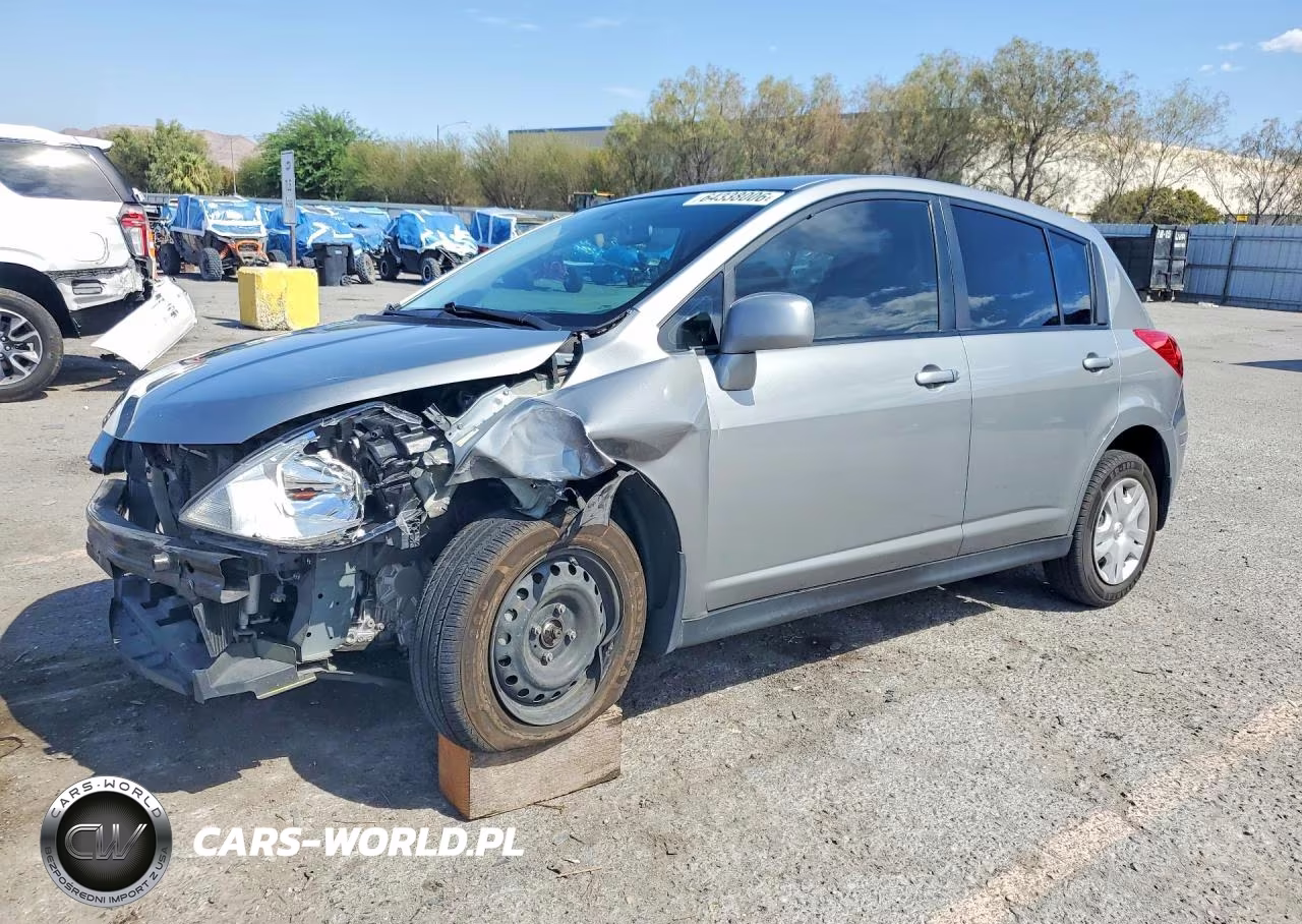 2012 Nissan Versa 1.8 S – zdjęcie 1 z 13