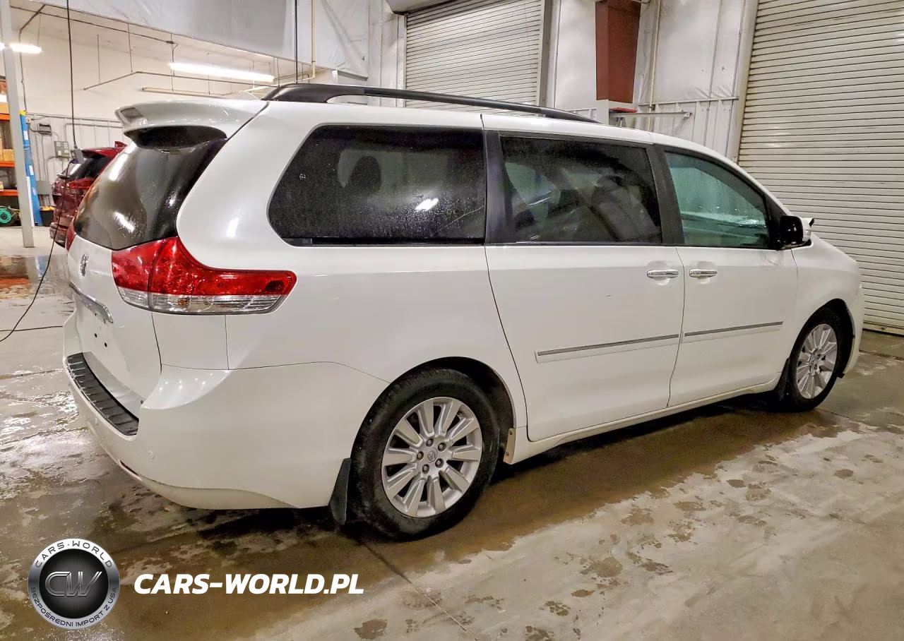 2013 Toyota Sienna Limited 7-Passenger VIN:5TDYK3DC7DS375888 - 3