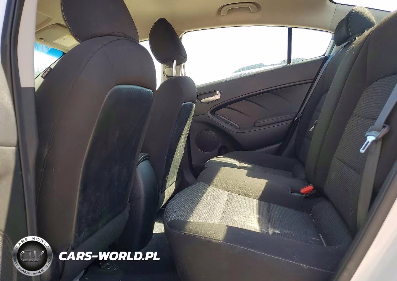 2018 Kia Forte Lx VIN:3KPFK4A72JE281413 - 10