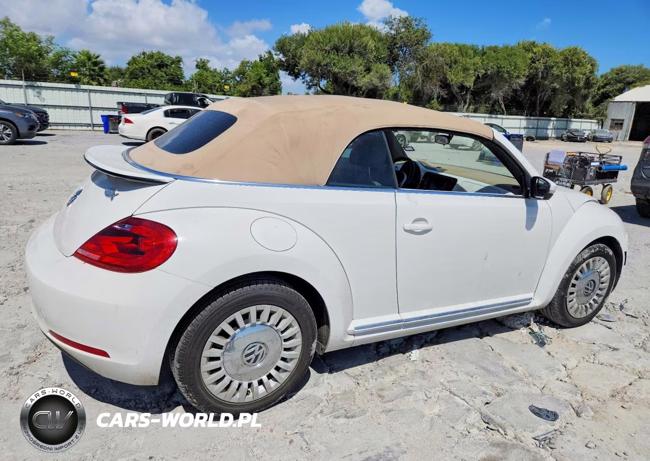 2013 Volkswagen Beetle VIN:3VW5X7AT7DM828419 - 3