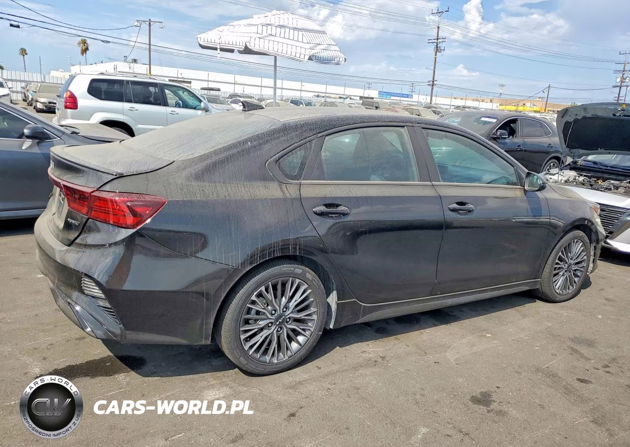 2023 Kia Forte Gt Line VIN:3KPF54AD6PE653373 - 3