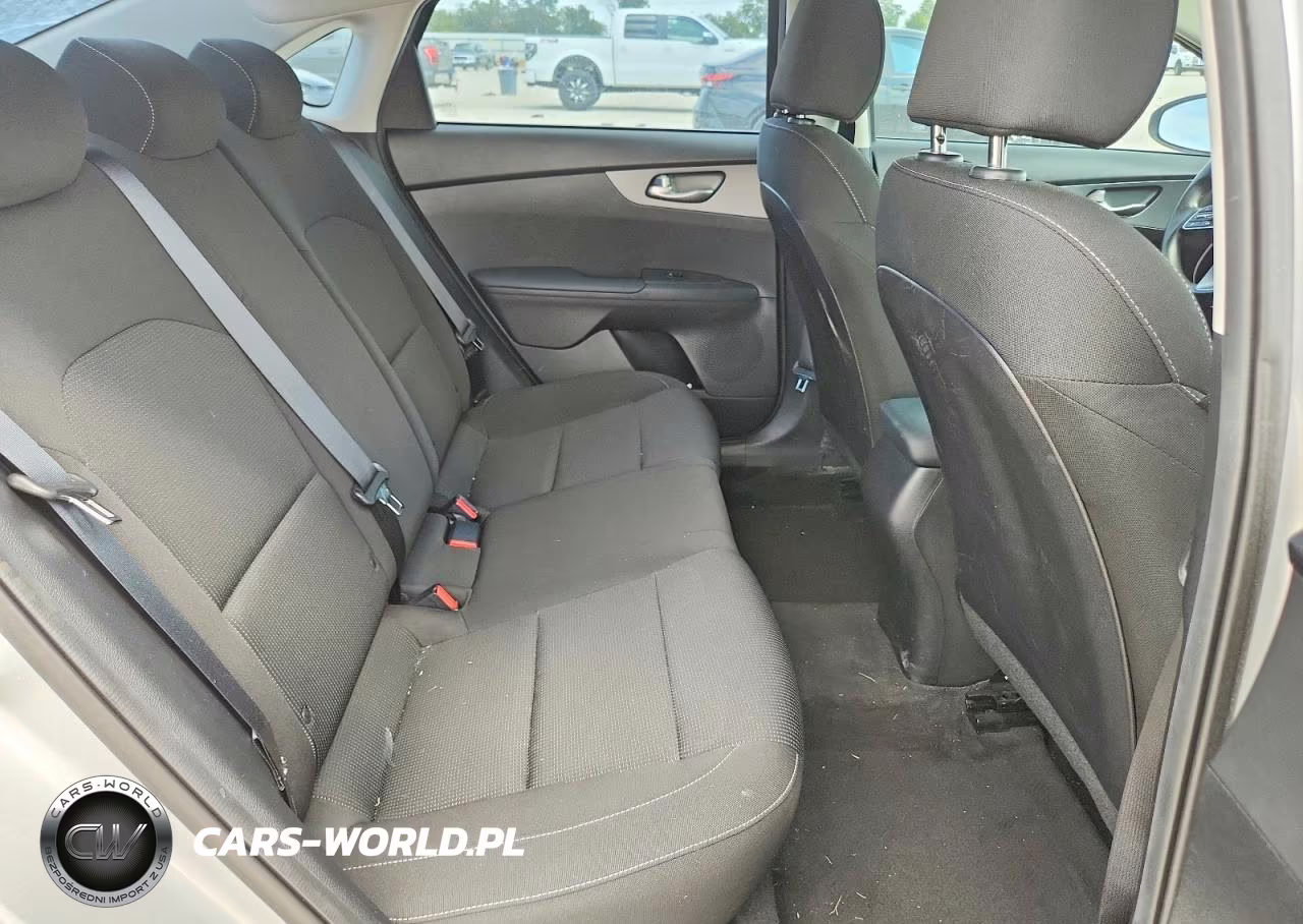 2021 Kia Forte Lxs VIN:3KPF24AD4ME378090 - 10