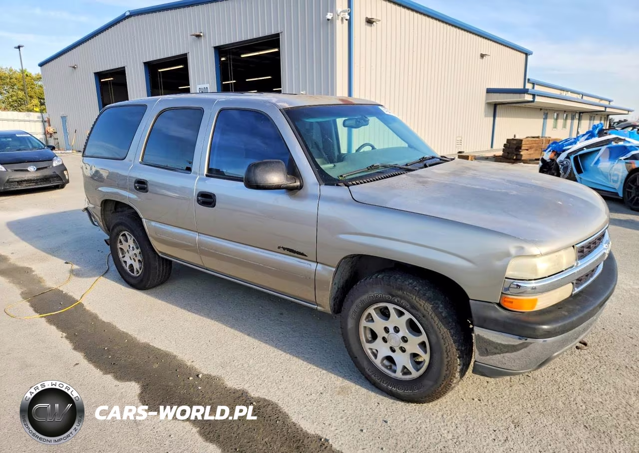 2001 Chevrolet Tahoe C1500 VIN:1GNEC13TX1J111411 - 4