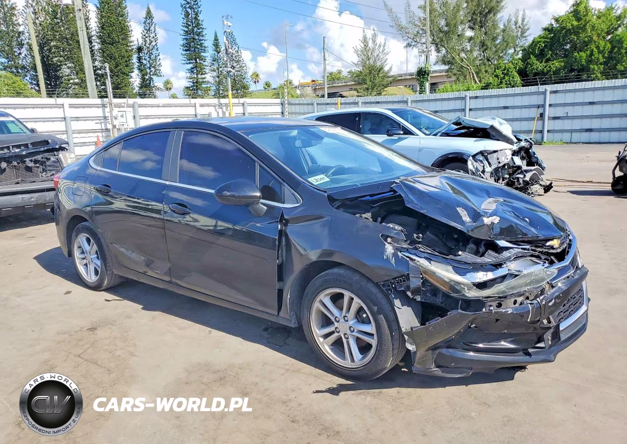 2018 Chevrolet Cruze Lt VIN:1G1BE5SM0J7184526 - 4