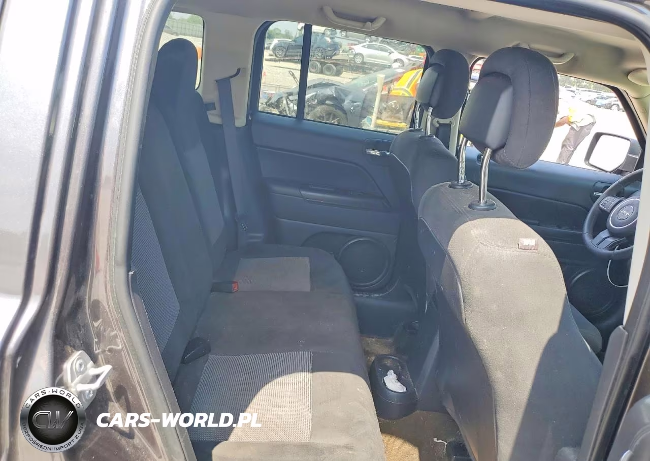 2016 Jeep Patriot Latitude VIN:1C4NJRFB6GD668260 - 11