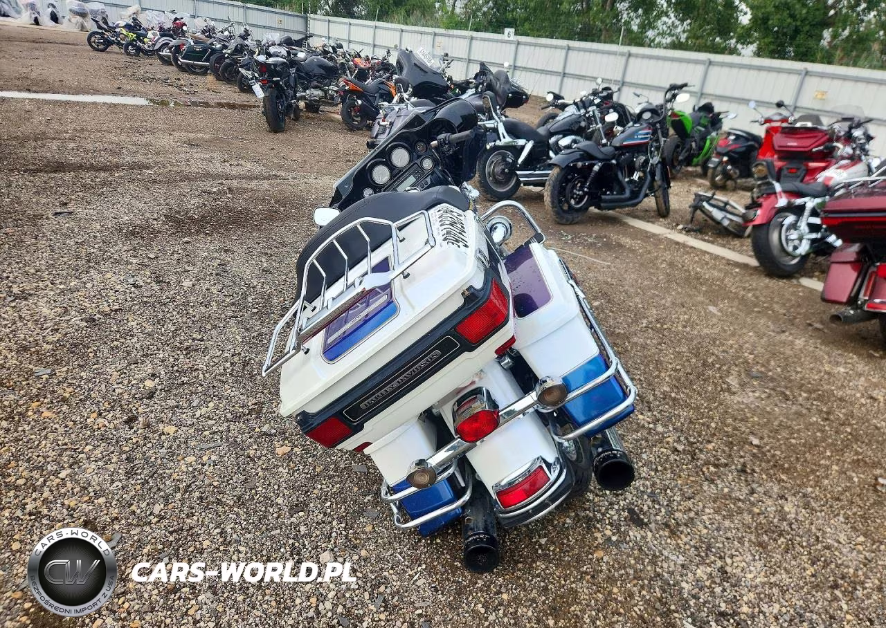 2010 Harley-Davidson Flhtcu VIN:1HD1FC416AB649393 - 4