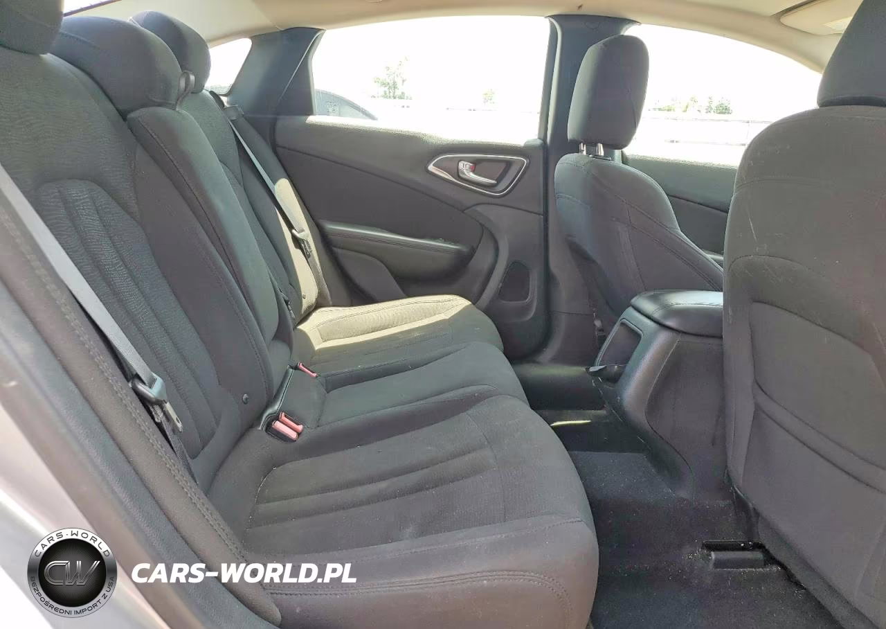 2015 Chrysler 200 Limited VIN:1C3CCCAB2FN543372 - 10