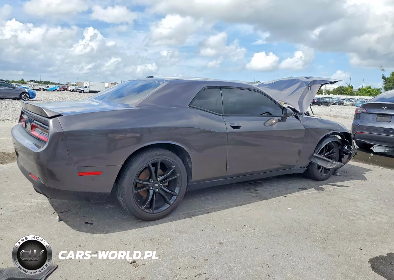 2021 Dodge Challenger Sxt VIN:2C3CDZAG1MH568247 - 3