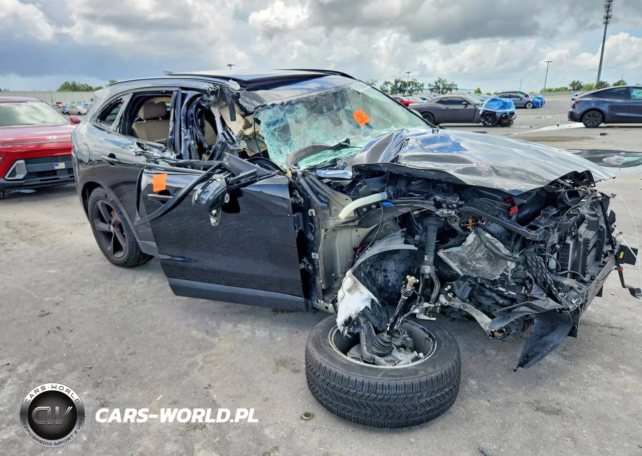 2018 Jaguar F-Pace Premium VIN:SADCJ2FX5JA275423 - 4