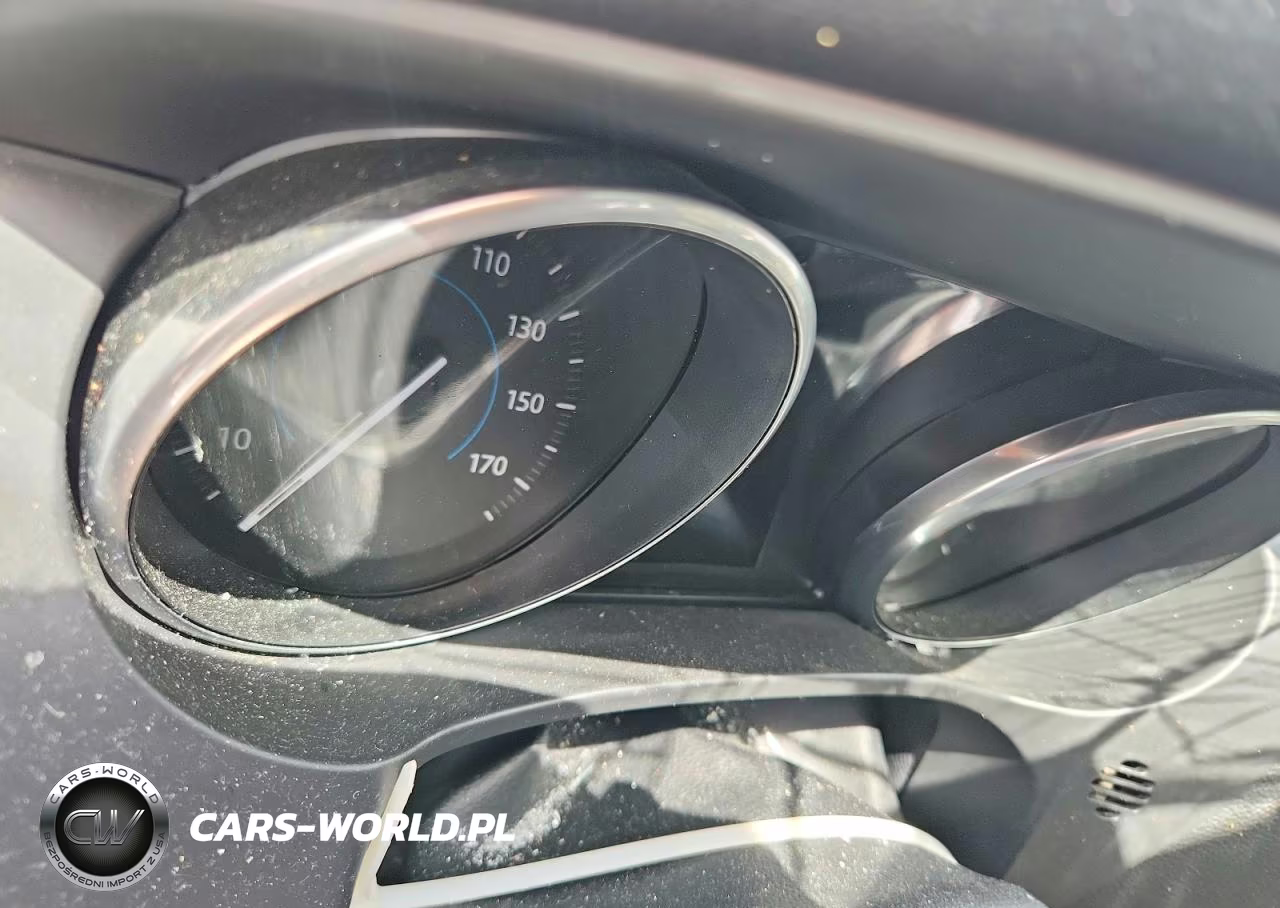 2018 Jaguar F-Pace Premium VIN:SADCJ2FX5JA275423 - 9