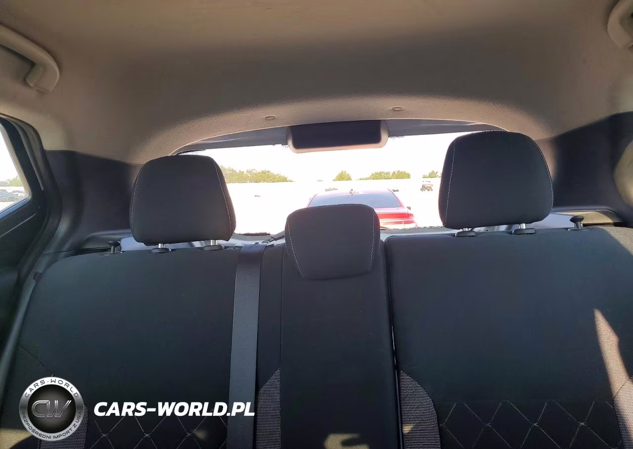 2018 Nissan Kicks S VIN:3N1CP5CU3JL538218 - 10