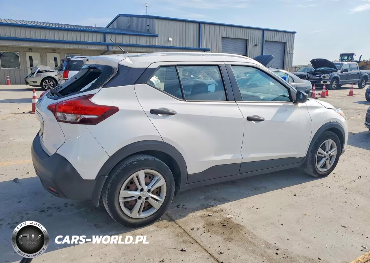 2018 Nissan Kicks S VIN:3N1CP5CU3JL538218 - 3
