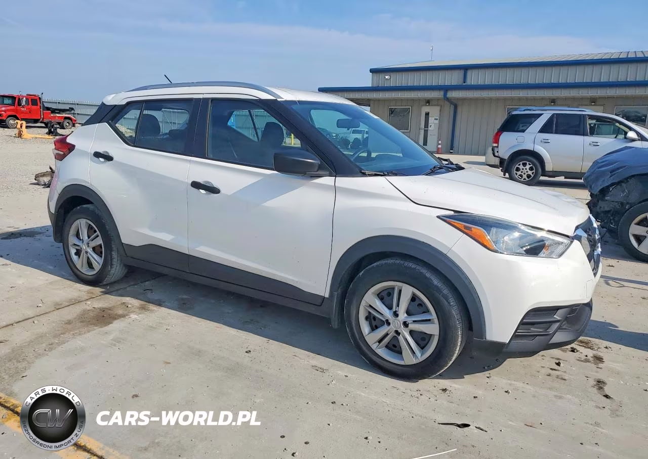 2018 Nissan Kicks S VIN:3N1CP5CU3JL538218 - 4