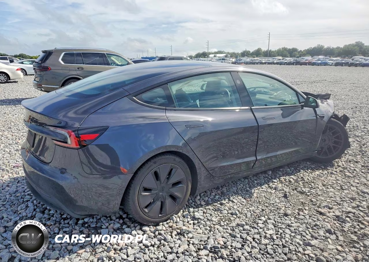 2025 Tesla Model 3 VIN:5YJ3E1EA4SF936018 - 3