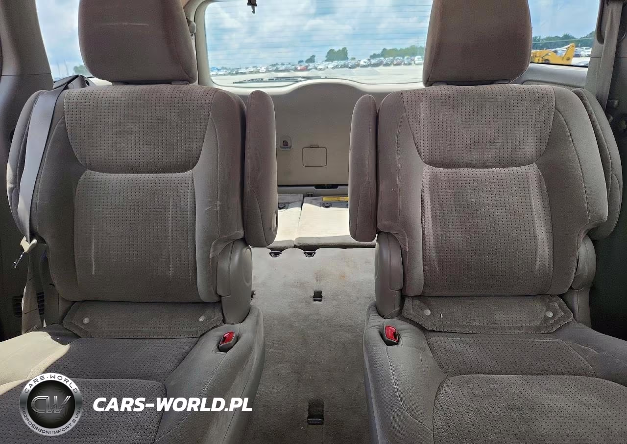 2010 Toyota Sienna Le 7-Passenger VIN:5TDKK4CC3AS341570 - 10