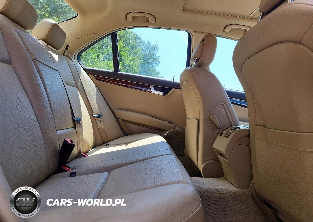 2012 Mercedes-Benz C 300 4Matic VIN:WDDGF8BB8CR198035 - 10