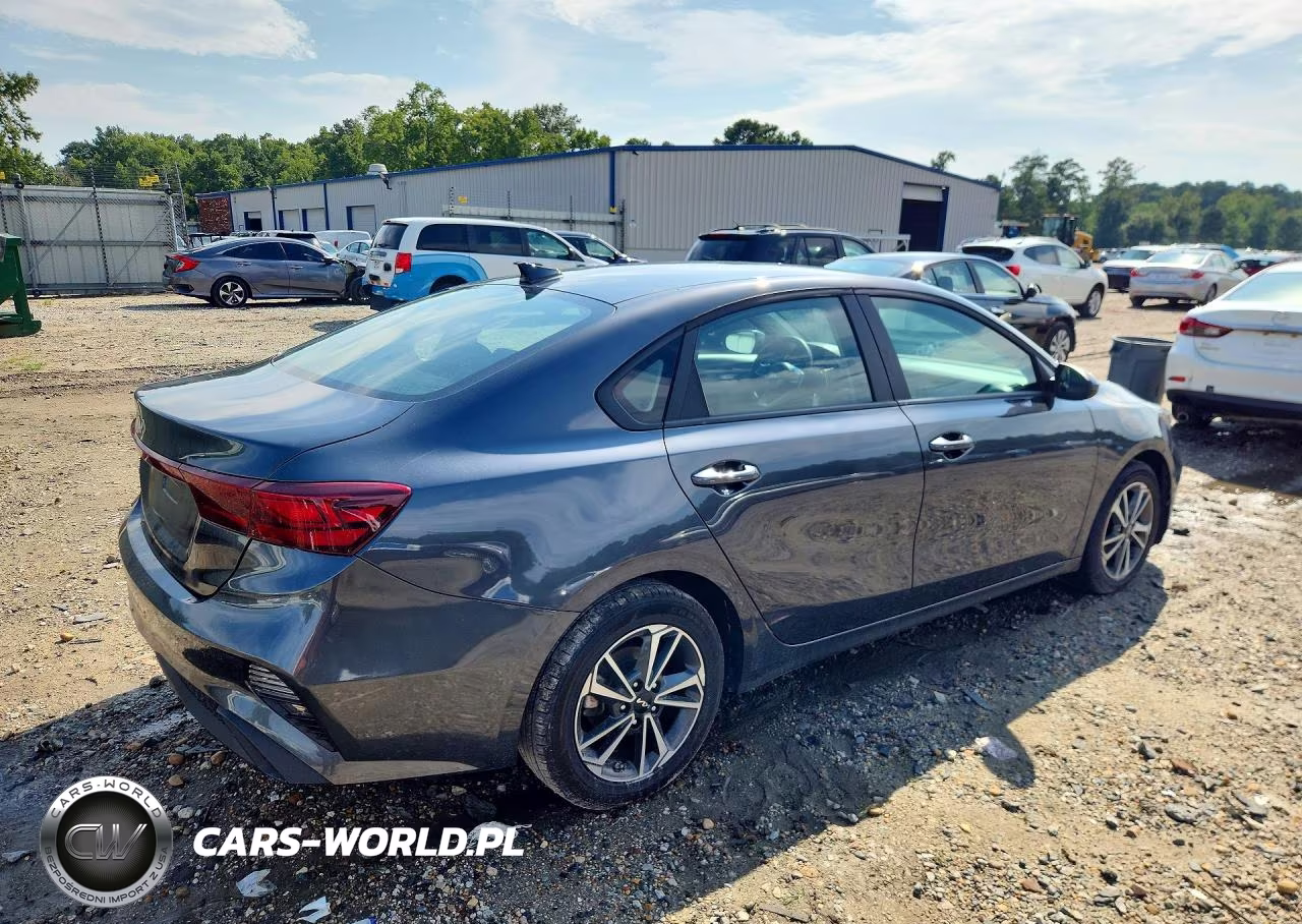 2024 Kia Forte Lxs VIN:3KPF24AD7RE832579 - 3