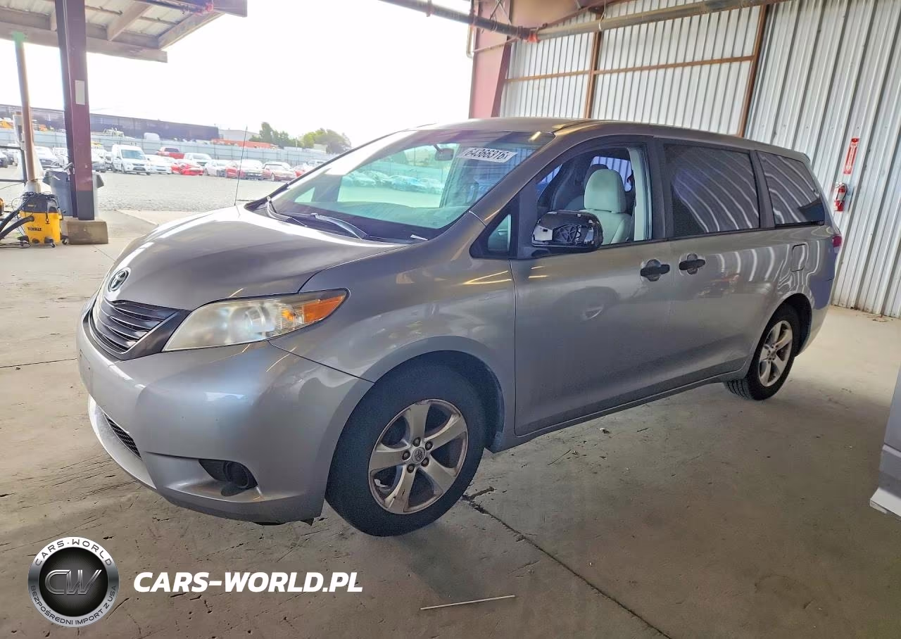 2013 Toyota Sienna L 7-Passenger – zdjęcie 1 z 13