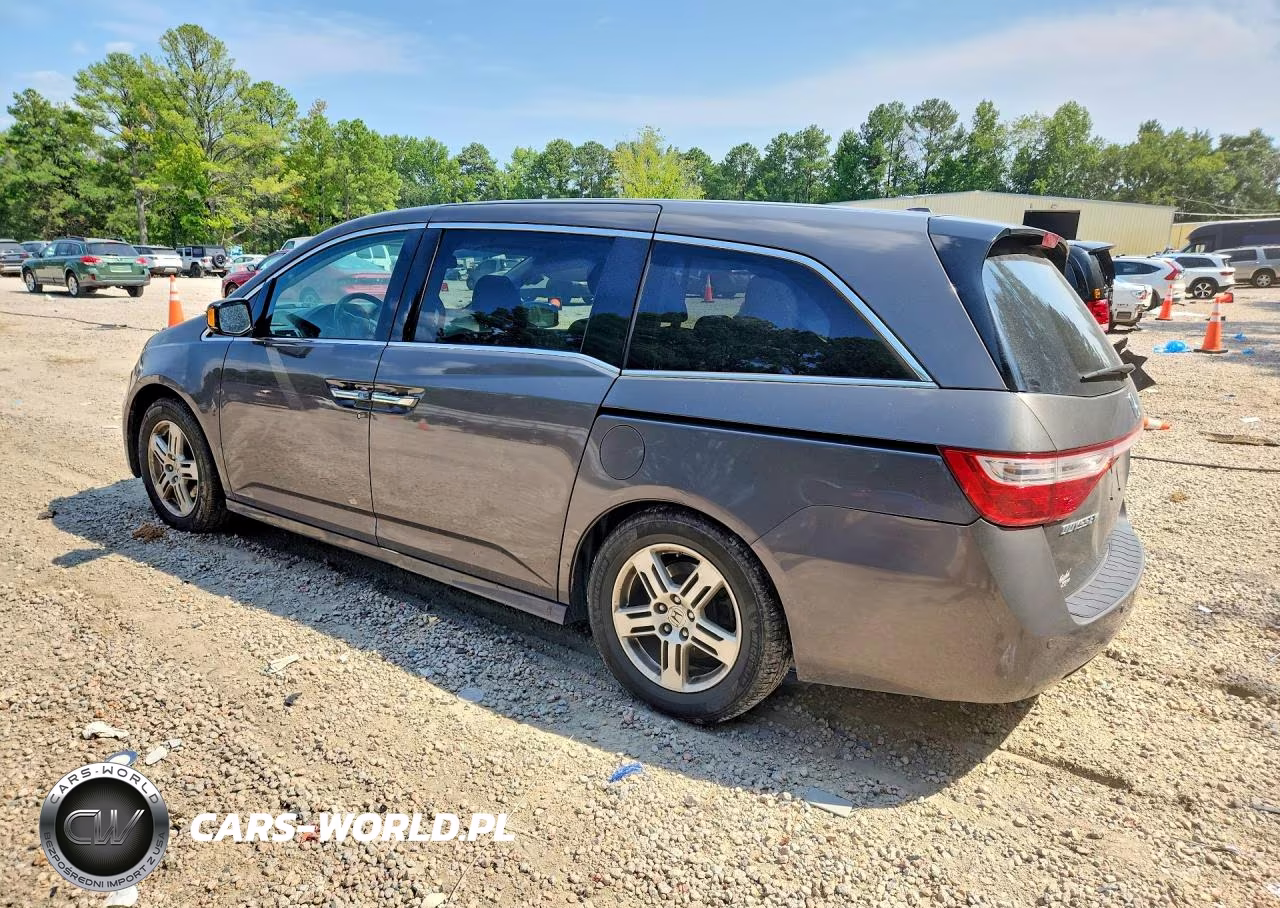 2013 Honda Odyssey Touring VIN:5FNRL5H90DB083709 - 2