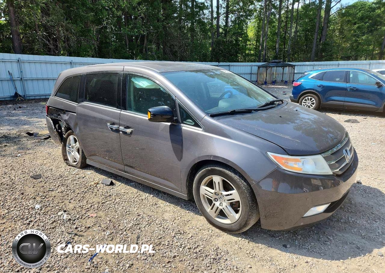 2013 Honda Odyssey Touring VIN:5FNRL5H90DB083709 - 4