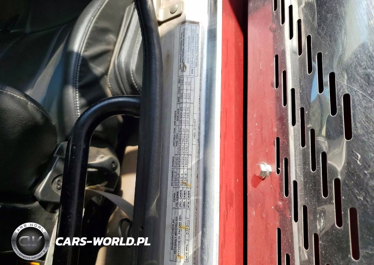 2018 Peterbilt 389 VIN:1XPXDP9X1JD480103 - 13