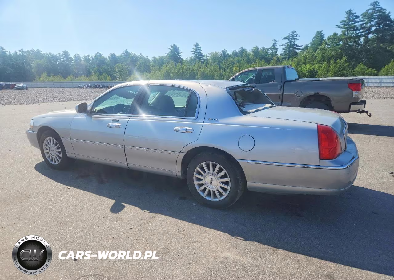 2003 Lincoln Town Car Executive VIN:1LNHM81WX3Y694920 - 2