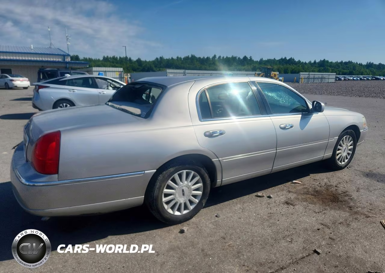 2003 Lincoln Town Car Executive VIN:1LNHM81WX3Y694920 - 3