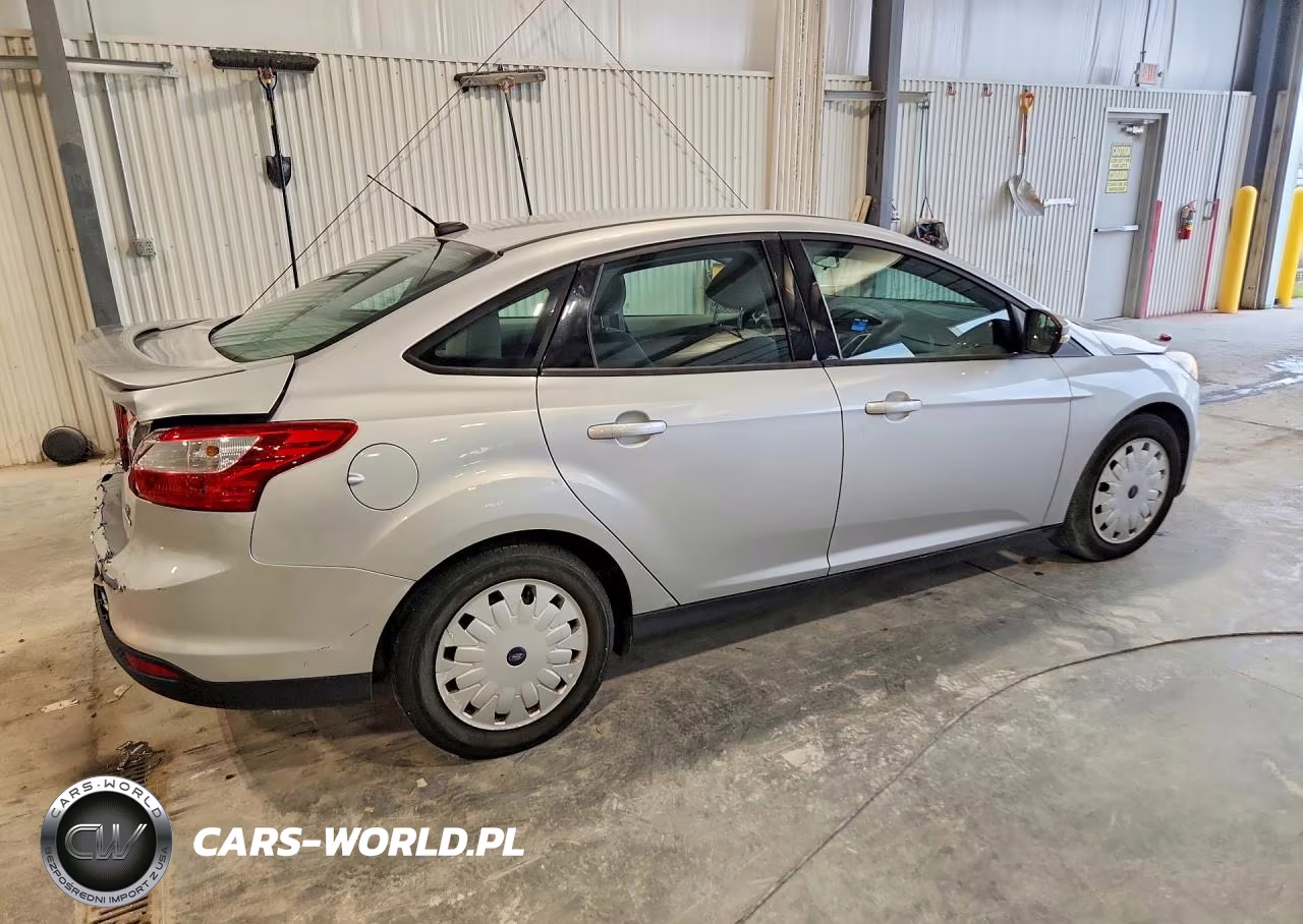 2013 Ford Focus Se VIN:1FADP3F22DL321765 - 3