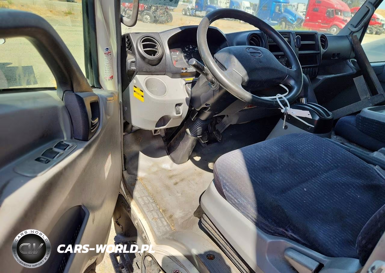 2016 Hino 155 Box Truck VIN:JHHXDM1H0GK004303 - 8