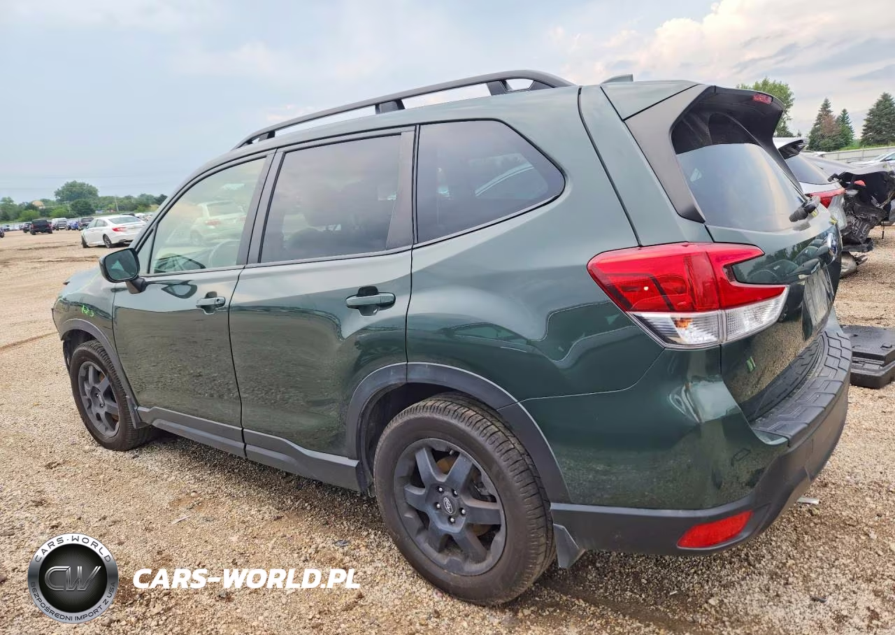 2023 Subaru Forester Premium VIN:JF2SKAEC1PH447719 - 2
