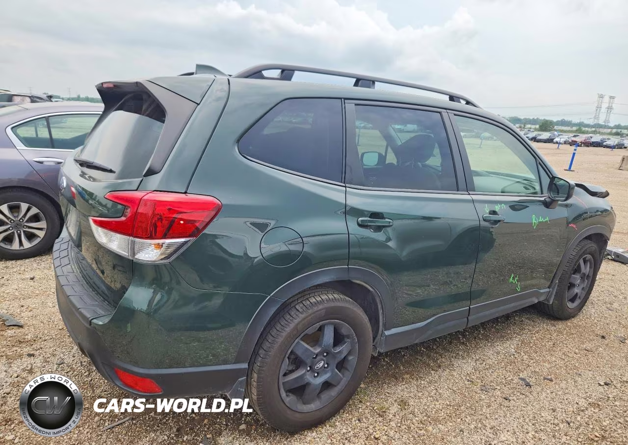 2023 Subaru Forester Premium VIN:JF2SKAEC1PH447719 - 3