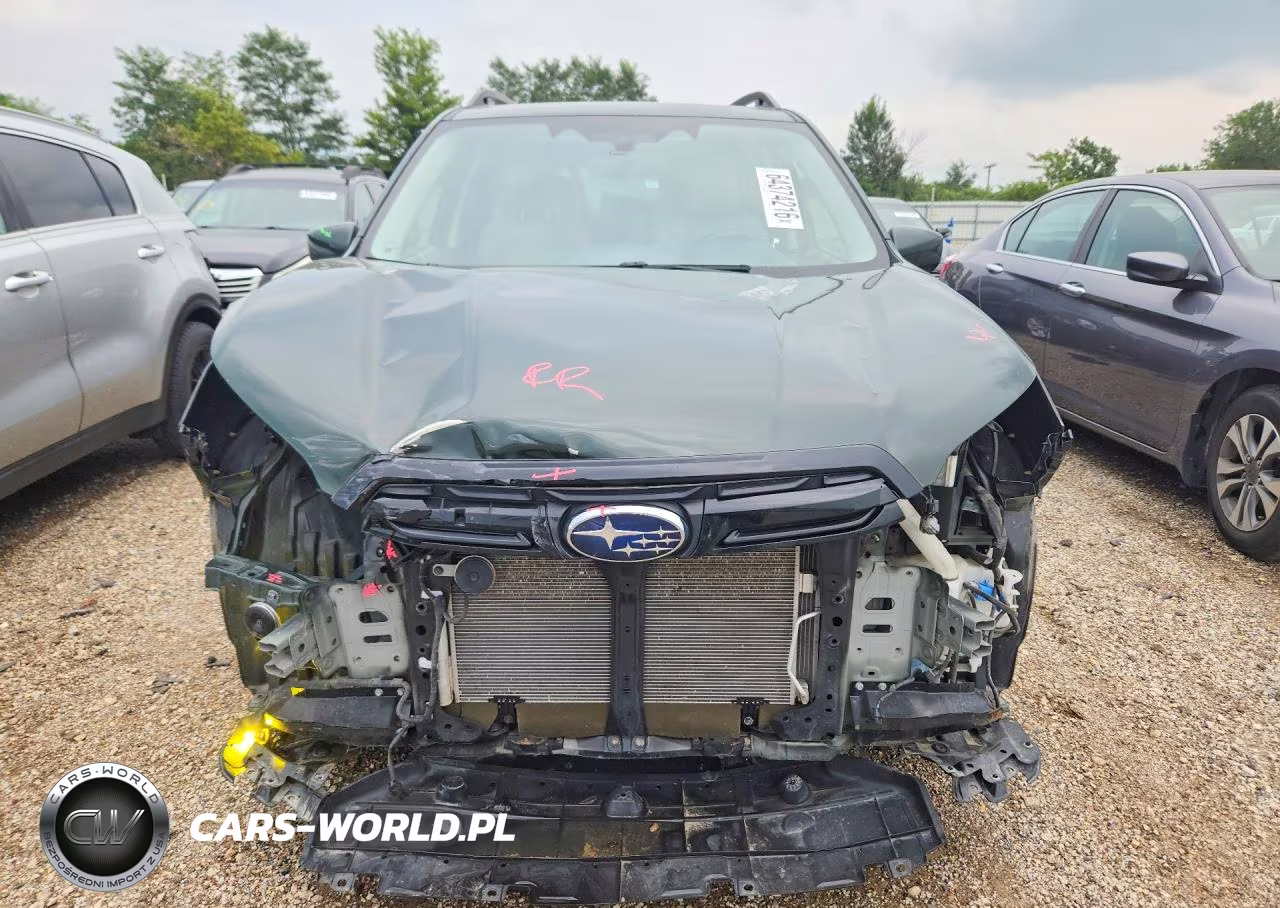 2023 Subaru Forester Premium VIN:JF2SKAEC1PH447719 - 5
