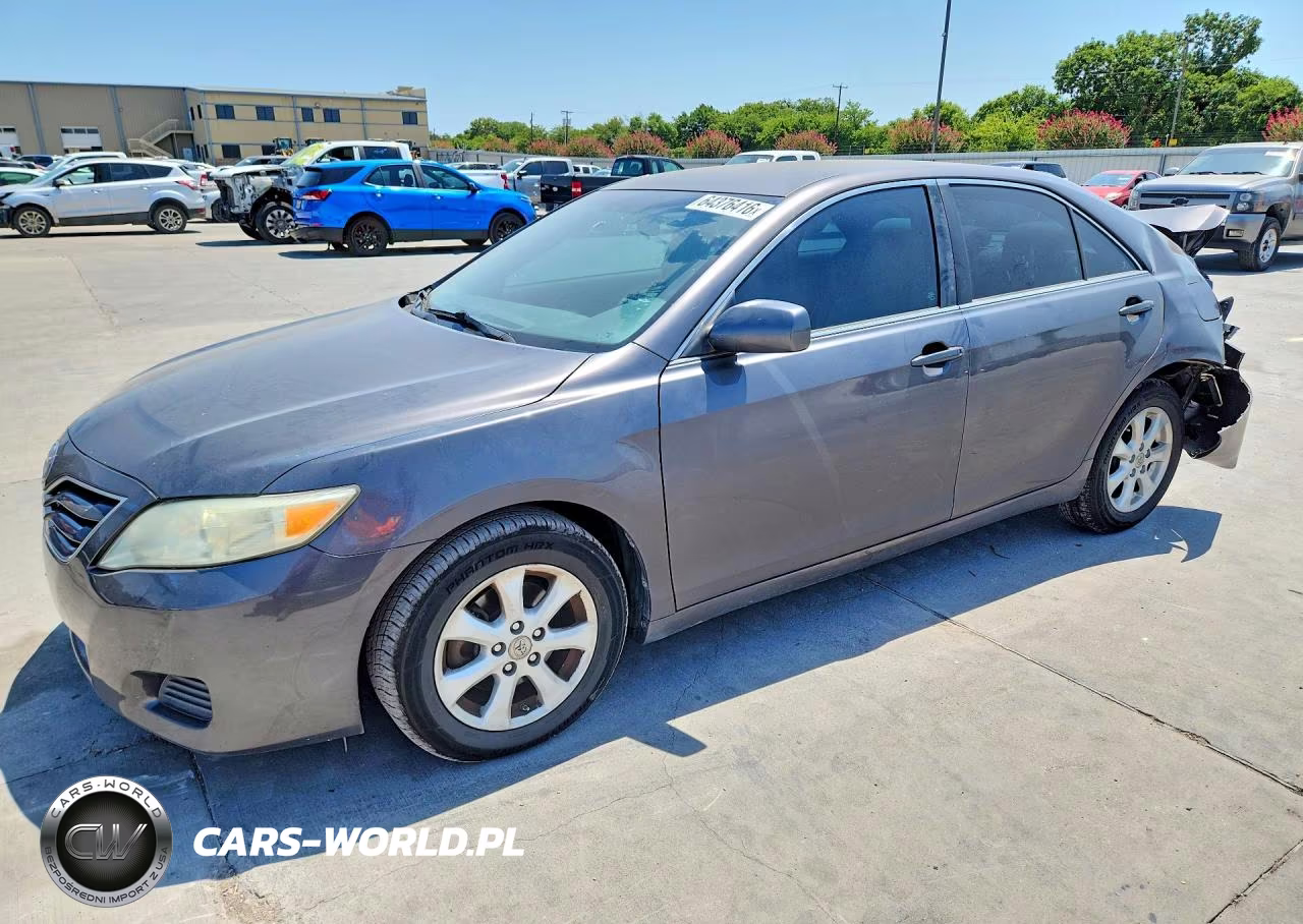2011 Toyota Camry Le – zdjęcie 1 z 12