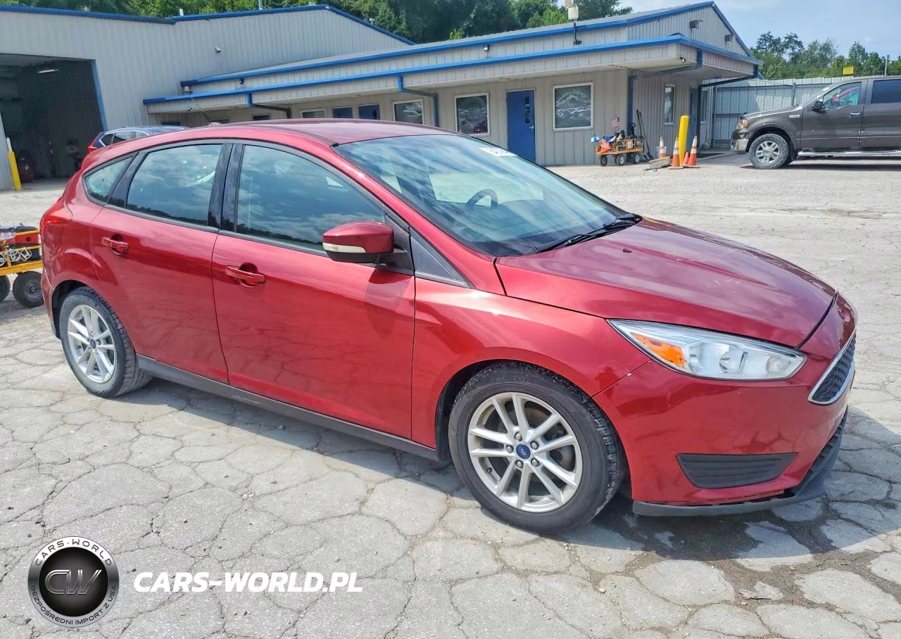 2015 Ford Focus Se VIN:1FADP3K21FL372005 - 4