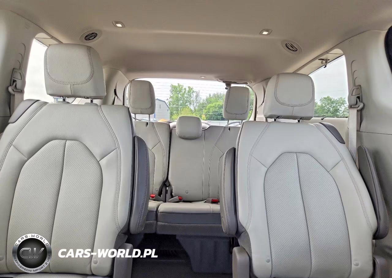 2019 Chrysler Pacifica Touring L VIN:2C4RC1BG9KR506885 - 10