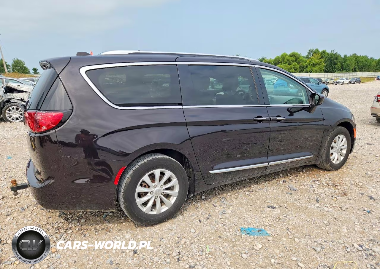 2019 Chrysler Pacifica Touring L VIN:2C4RC1BG9KR506885 - 3