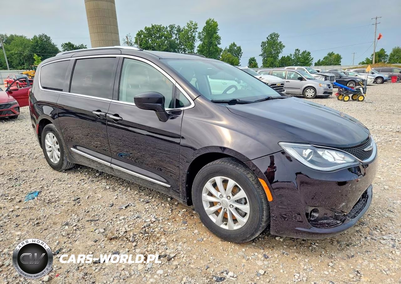 2019 Chrysler Pacifica Touring L VIN:2C4RC1BG9KR506885 - 4