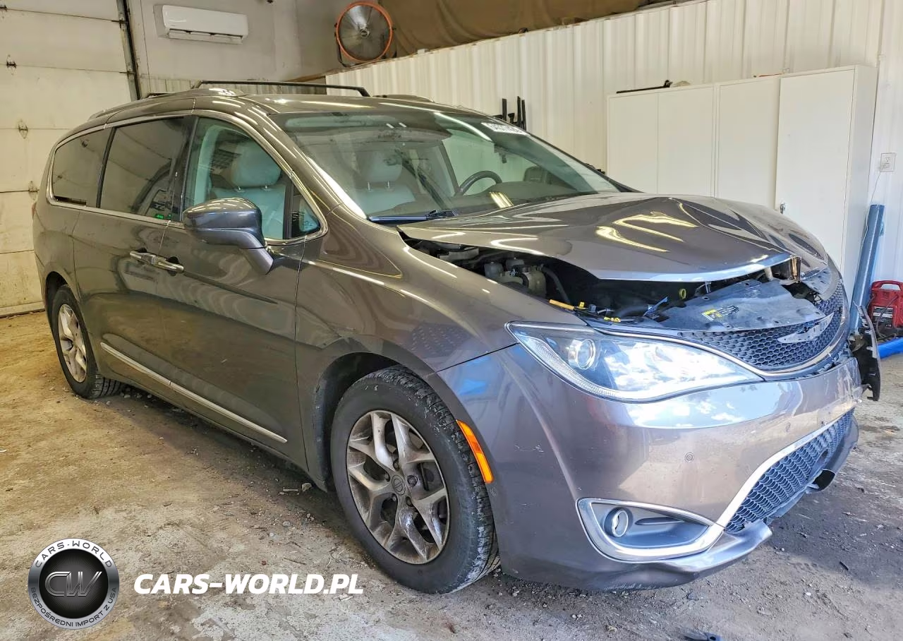 2017 Chrysler Pacifica Touring L Plus VIN:2C4RC1EG3HR506305 - 4