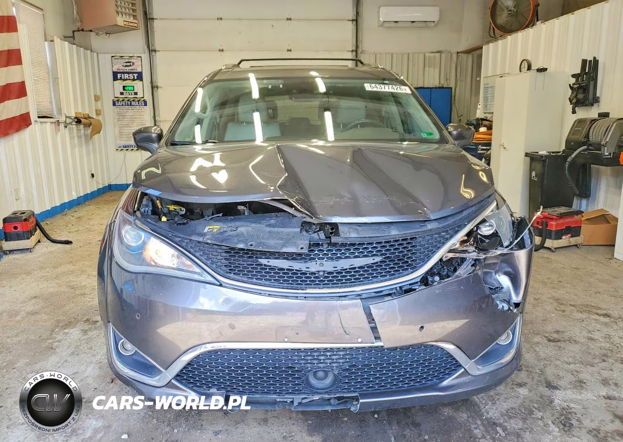2017 Chrysler Pacifica Touring L Plus VIN:2C4RC1EG3HR506305 - 5
