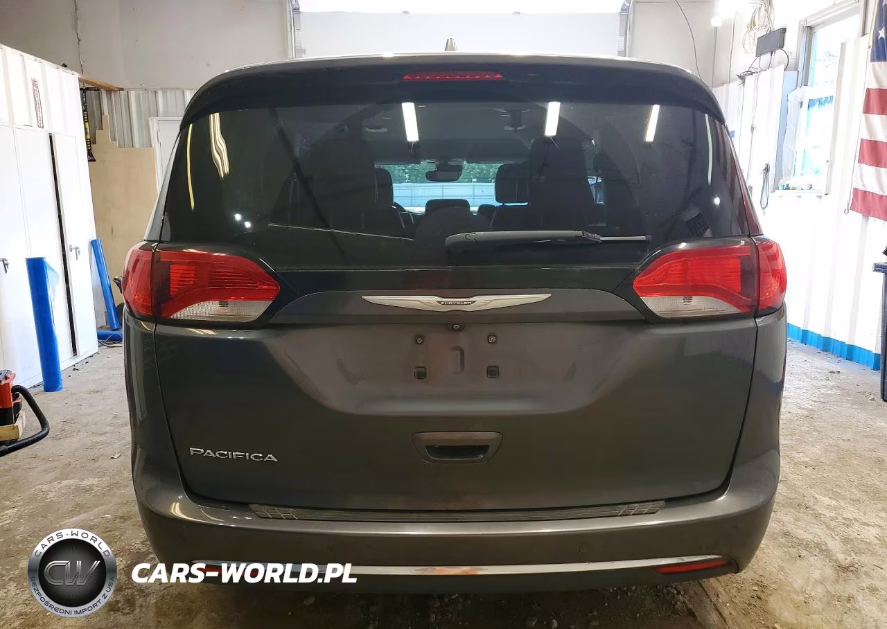 2017 Chrysler Pacifica Touring L Plus VIN:2C4RC1EG3HR506305 - 6