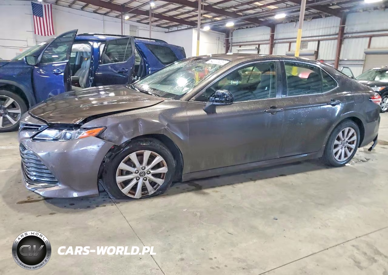 2018 Toyota Camry Le – zdjęcie 1 z 12