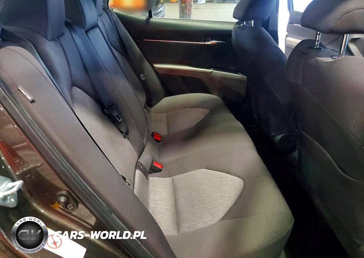 2018 Toyota Camry Le VIN:JTNB11HK3J3025648 - 10