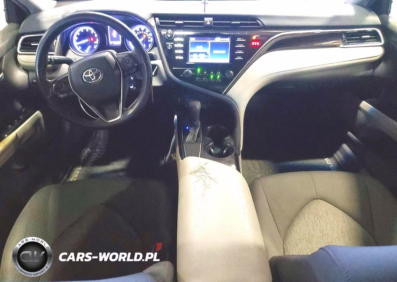 2018 Toyota Camry Le VIN:JTNB11HK3J3025648 - 8